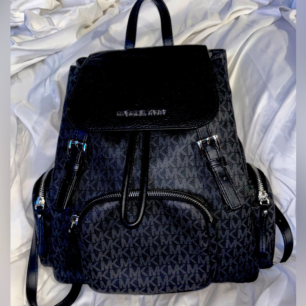 MICHEAL KORS BACKBAG